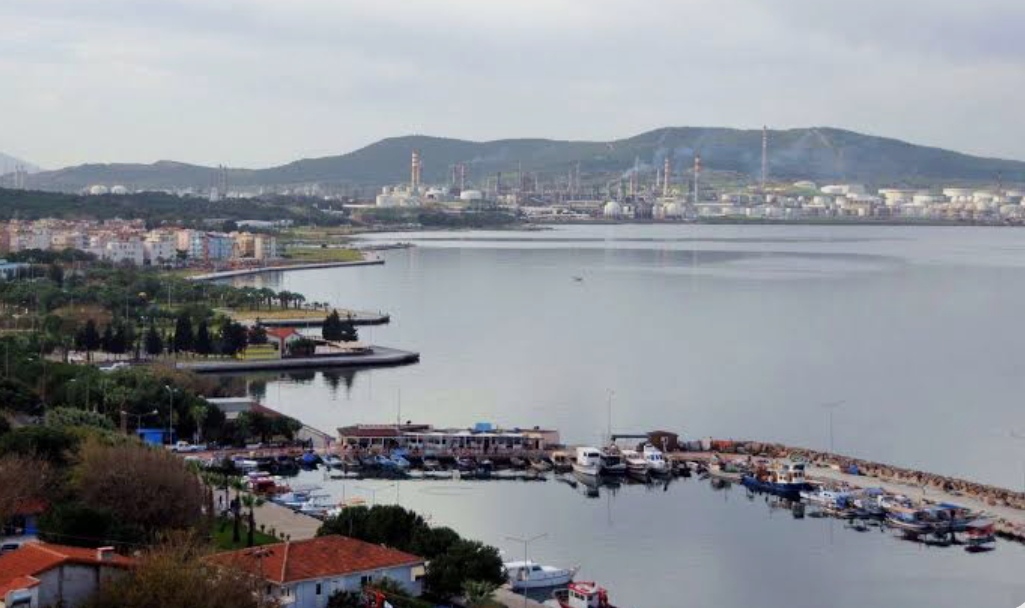 Aliağa Havalimanı Transferi ile Adnan Menderes Havalimanı’ndan Aliağa’ya VIP, güvenli ve konforlu ulaşım. 7/24 rezervasyon ve profesyonel sürücüler.