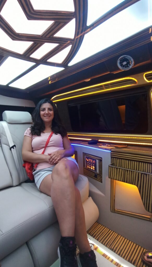 Gece saatlerinde konforlu yolculuk Alaçatı VIP Transfer ile